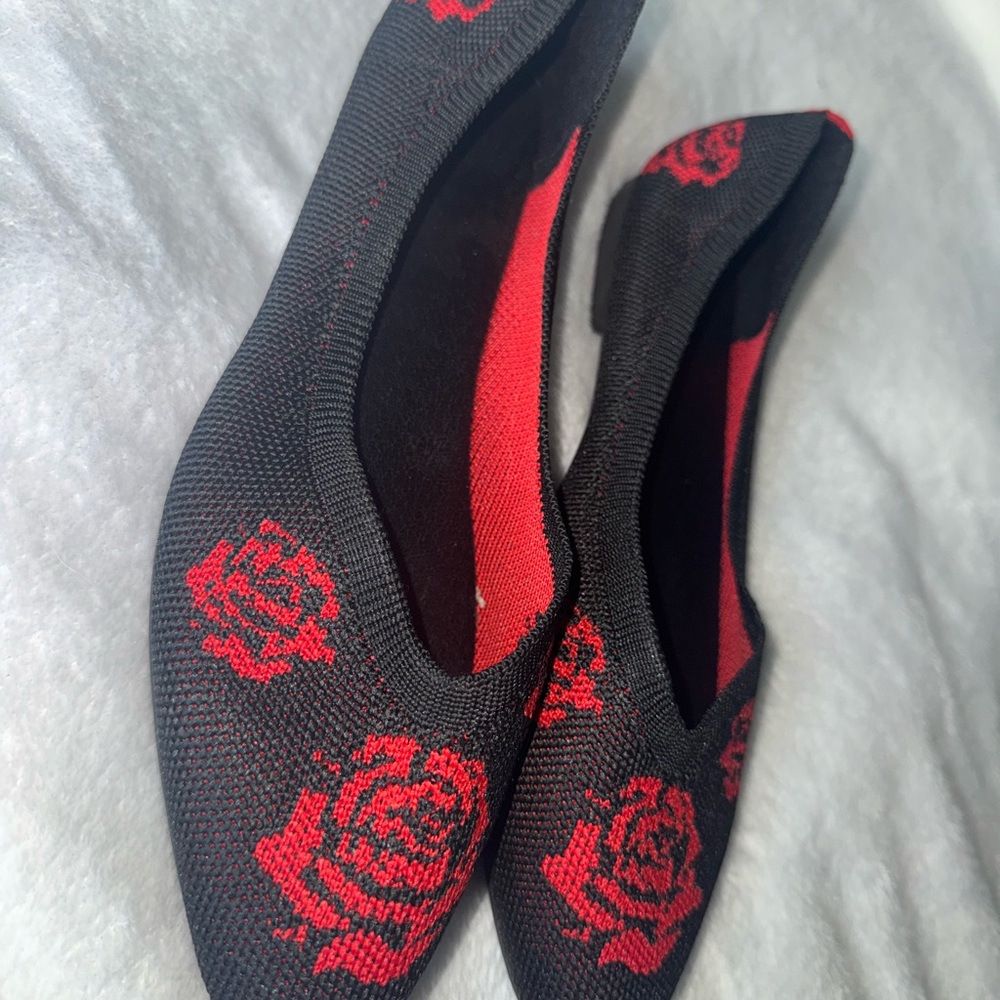 Black and Red Floral Embroidered Loafers - Picture 2 of 4